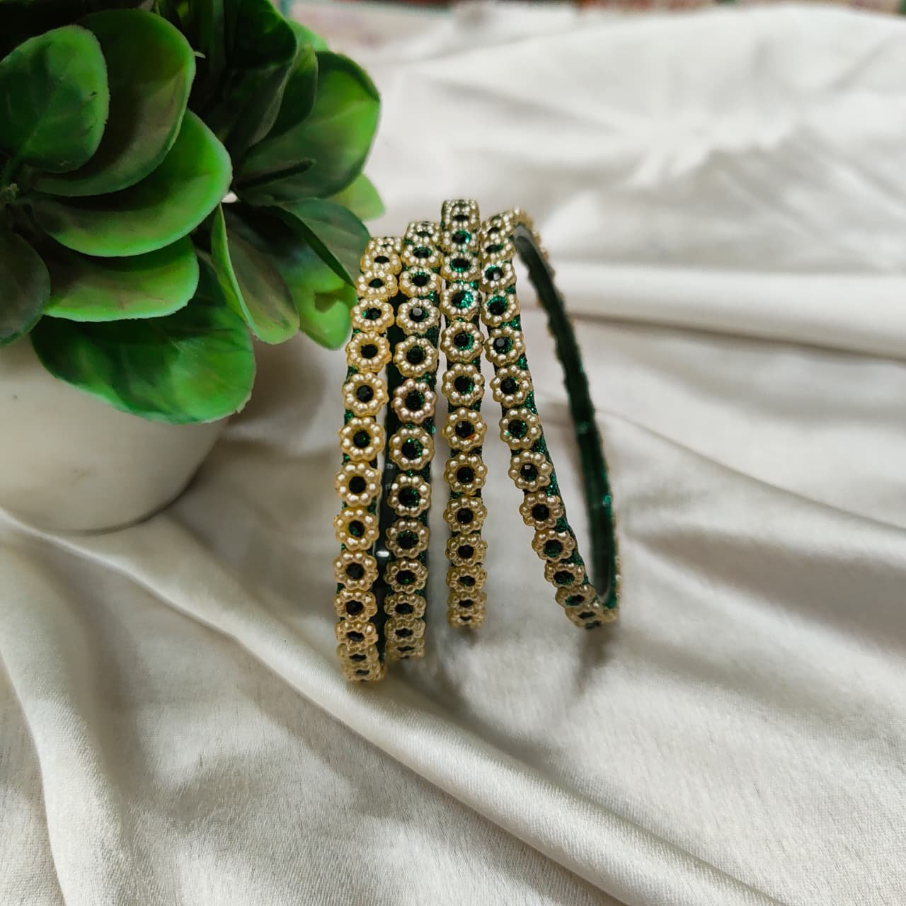 4 pc Pearl Green Bangles